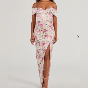 Windsor Mildred Off-The-Shoulder Floral Satin Formal Dress size Small